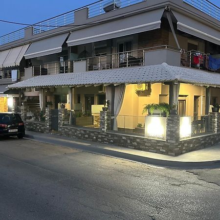 נאה פוטידאה Avra Comfort Rooms - Family מראה חיצוני תמונה