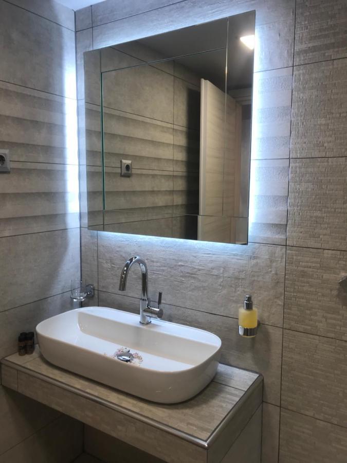 נאה פוטידאה Avra Comfort Rooms - Family מראה חיצוני תמונה