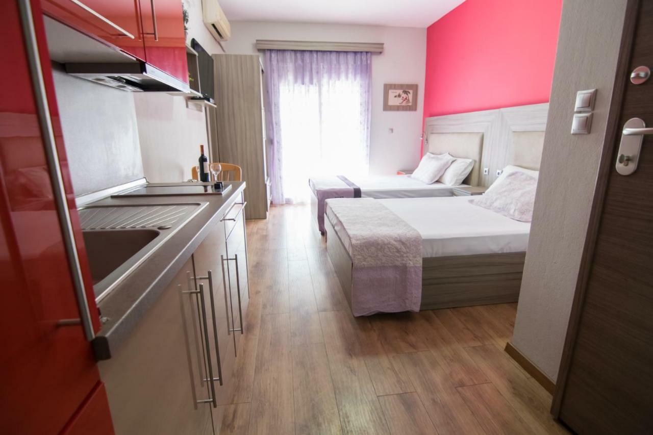 נאה פוטידאה Avra Comfort Rooms - Family מראה חיצוני תמונה